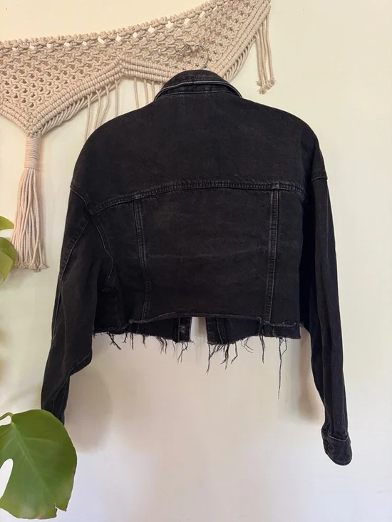 Zara Black Cropped Denim Jacket with Frayed Hem - Picture 7 of 9